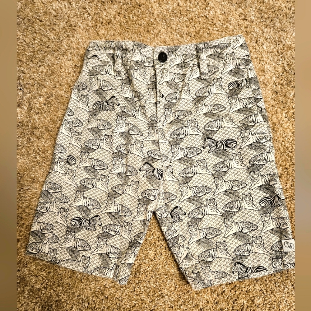 Flapdoodles Boys size 5 Animal Print Shorts
